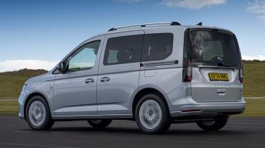 Ford Tourneo Connect вид сзади